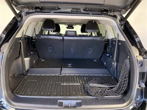 Used 2023 Toyota Highlander XLE image 8