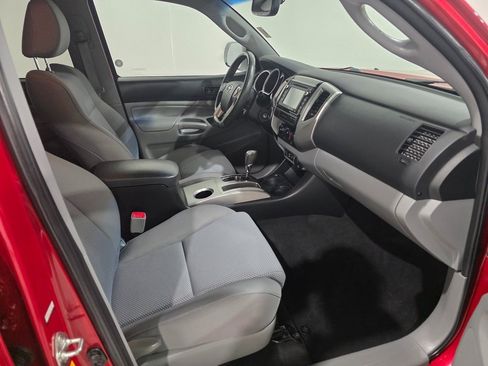 Used 2015 Toyota Tacoma Base image 22