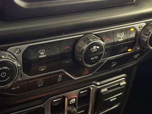 Used 2020 Jeep Wrangler Unlimited Sport AWD/4WD image 24