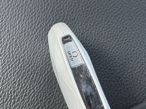 Used 2025 Genesis G70 2.5T image 28