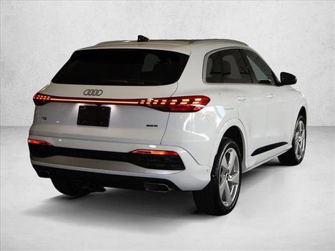 Used 2025 Audi Q5 Premium w/ Premium Plus AWD/4WD image 5