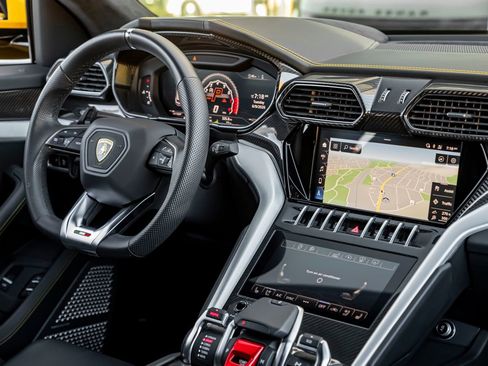 Used 2021 Lamborghini Urus AWD/4WD image 33