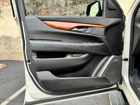 Used 2015 Cadillac Escalade Premium image 11