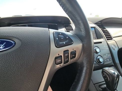 Used 2017 Ford Taurus SEL w/ Equipment Group 201A FWD image 18