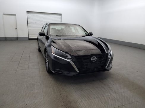 Used 2024 Nissan Altima 2.5 SV FWD image 14
