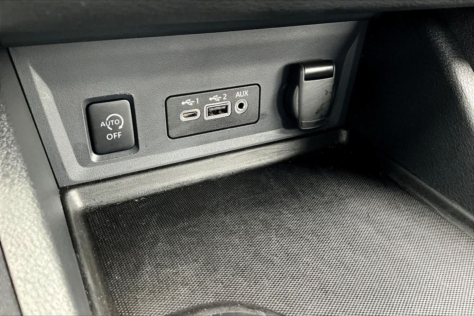 Used 2025 Nissan Sentra SV w/ Trunk Package FWD image 31