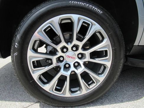 Used 2025 GMC Yukon Denali AWD/4WD image 8