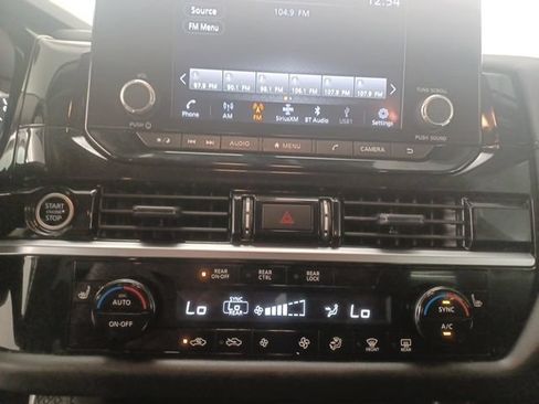 Used 2024 Nissan Pathfinder SV FWD image 27