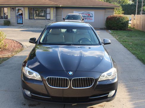 Used 2011 BMW 535i xDrive Sedan image 4