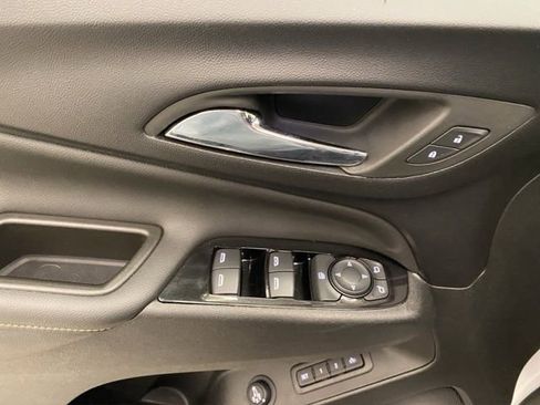 Used 2023 Chevrolet Equinox Premier image 19