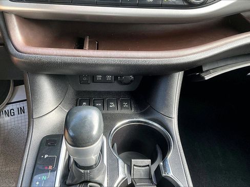 Used 2017 Toyota Highlander XLE image 15