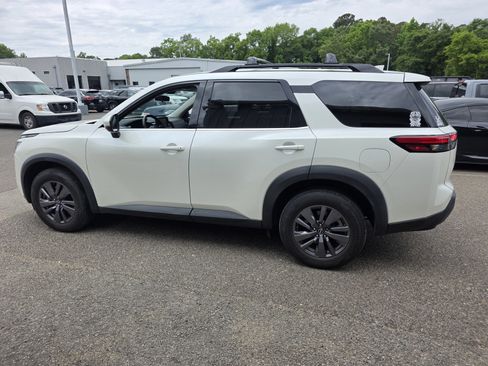 Used 2022 Nissan Pathfinder SV AWD/4WD image 15
