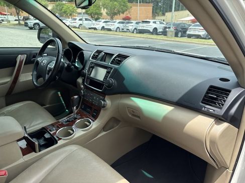 Used 2013 Toyota Highlander Limited FWD image 23
