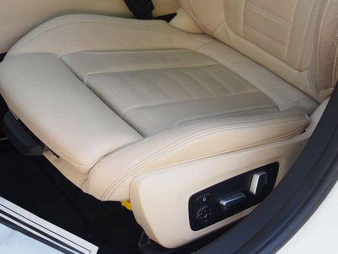 Used 2021 BMW 330i Sedan w/ Premium Package image 19