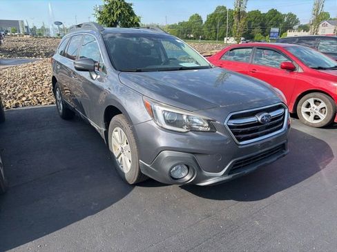 Used 2018 Subaru Outback 2.5i Premium AWD/4WD image 3
