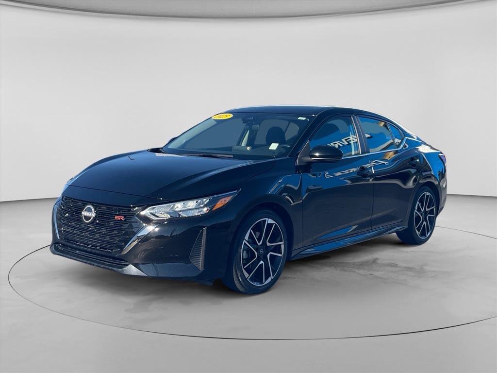 Used 2025 Nissan Sentra SR FWD image 3