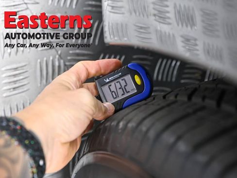 Used 2023 Chrysler Pacifica Touring-L FWD image 28