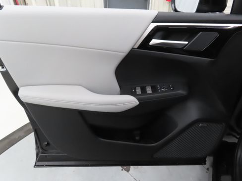 New 2026 Mitsubishi Outlander SE AWD/4WD image 9
