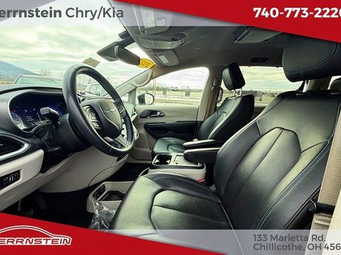 Used 2021 Chrysler Pacifica Touring-L image 21