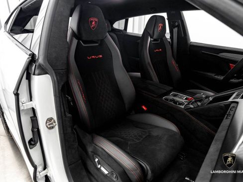 Used 2023 Lamborghini Urus Performante image 49