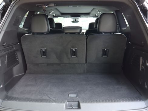 Used 2025 Buick Enclave Avenir w/ Super Cruise Package FWD image 43