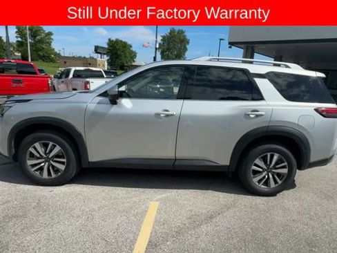 Used 2025 Nissan Pathfinder SL FWD image 5