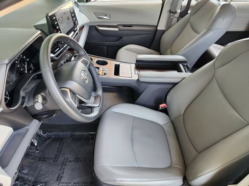 Used 2023 Toyota Sienna XLE FWD image 15