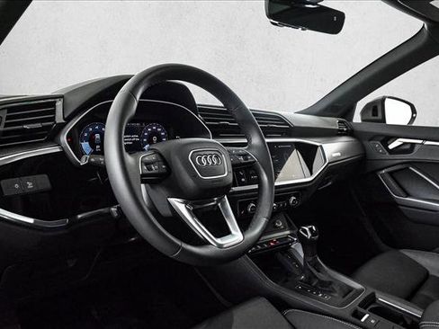 Certified 2025 Audi Q3 2.0T Premium w/ Convenience Package image 10