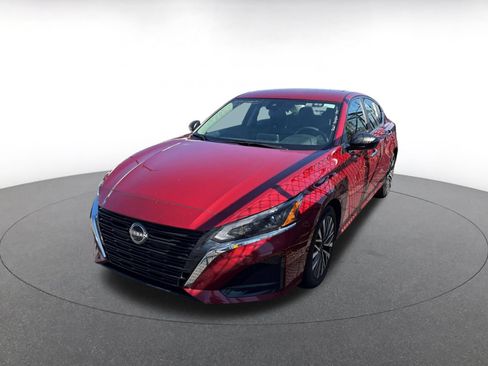 Used 2025 Nissan Altima 2.5 SV FWD image 7