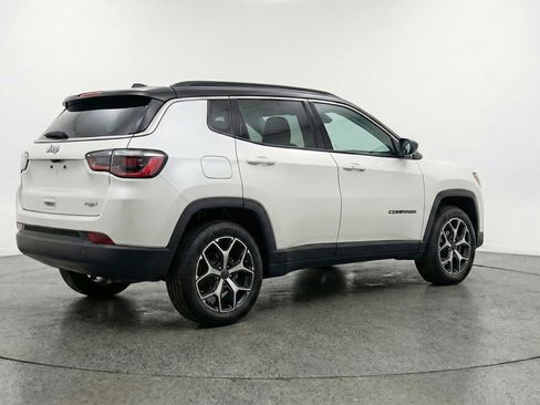 Used 2025 Jeep Compass Limited image 9