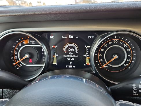 Used 2021 Jeep Wrangler Unlimited Sahara AWD/4WD image 18