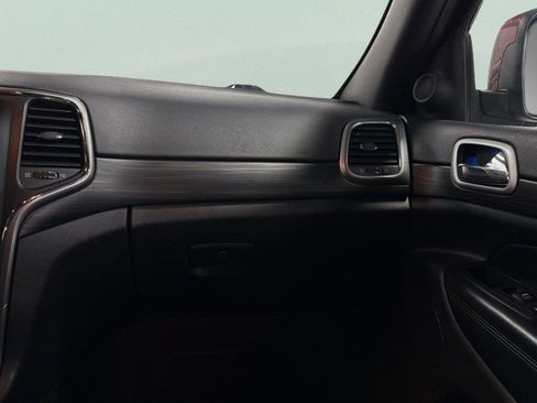 Used 2021 Jeep Grand Cherokee Laredo image 38