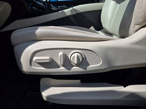 Used 2022 Buick Enclave Essence image 24