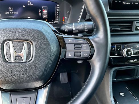 Used 2025 Honda Pilot Elite image 24