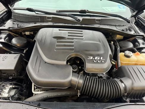 Used 2017 Dodge Charger SXT image 11