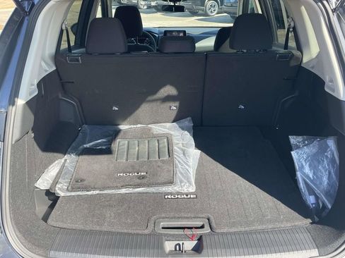 Used 2025 Nissan Rogue S image 8