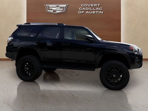Used 2019 Toyota 4Runner SR5 AWD/4WD image 5