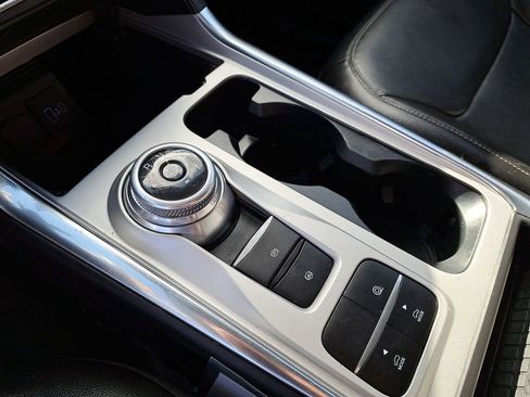 Used 2022 Ford Explorer Limited image 25