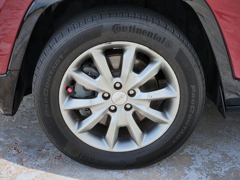 Used 2018 Jeep Cherokee Latitude AWD/4WD image 13