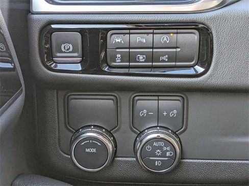 Used 2025 GMC Yukon Denali image 29