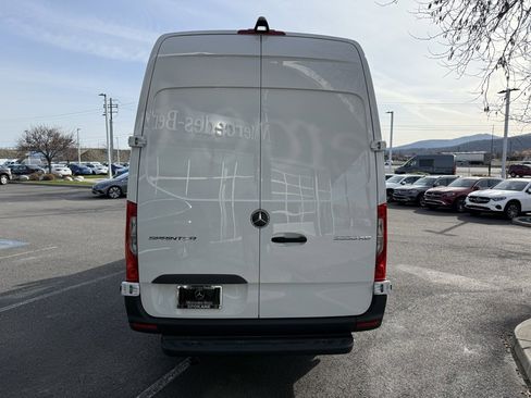 Used 2024 Mercedes-Benz Sprinter 3500 image 4