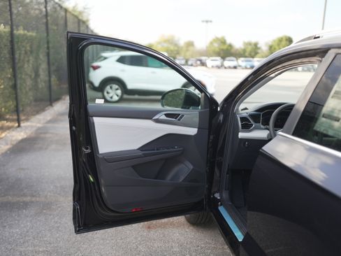 New 2025 Volkswagen Taos SEL image 25