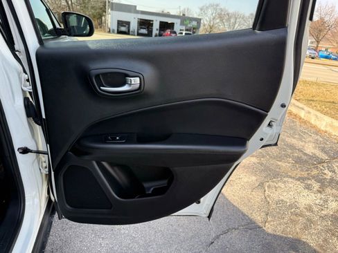 Used 2019 Jeep Compass Latitude image 17