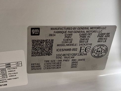 Used 2025 Chevrolet Silverado 2500 ZR2 w/ Technology Package image 27