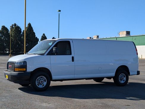 Used 2023 GMC Savana 2500 Extended Cargo Van image 3