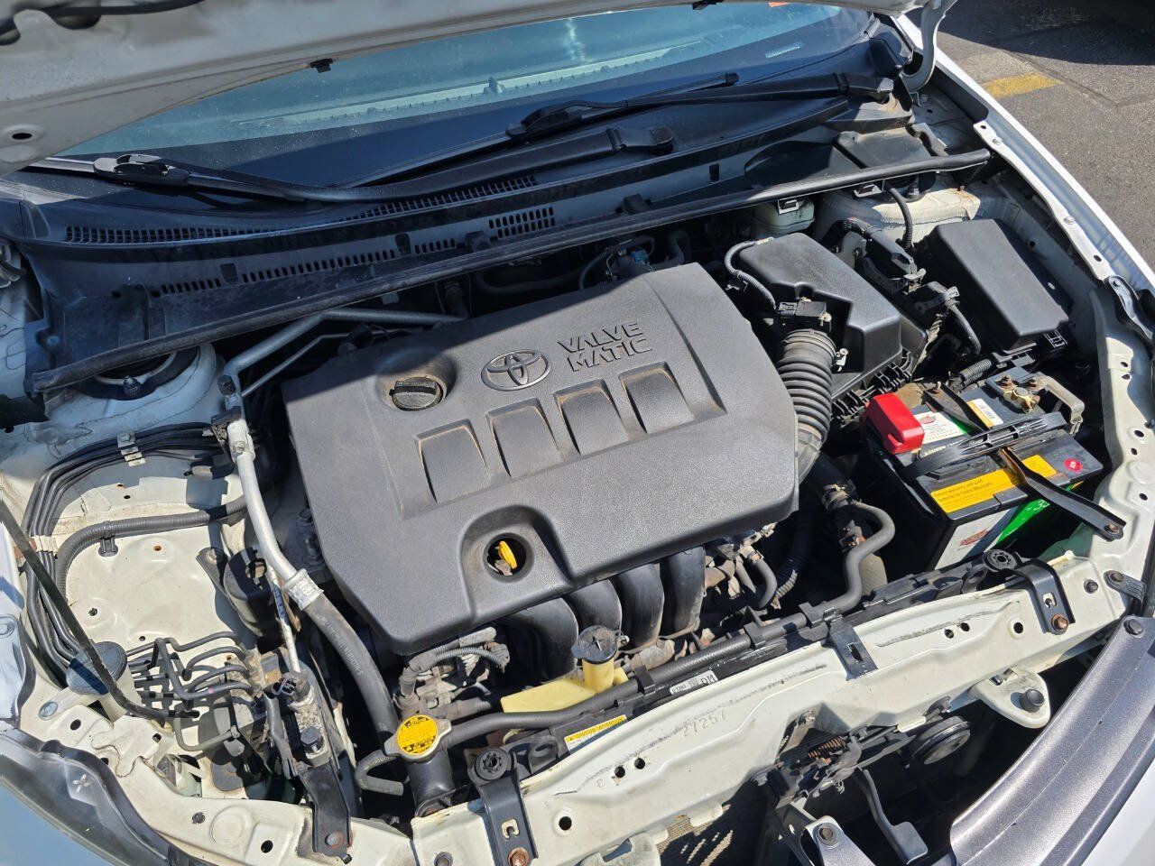 Used 2015 Toyota Corolla LE FWD image 33