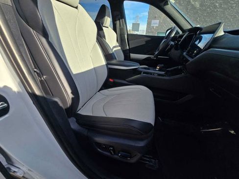 Certified 2025 Lexus TX 500h AWD w/ Technology Package image 11