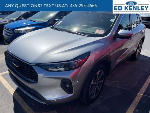 Used 2024 Ford Escape Platinum image 2