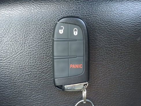 Certified 2022 Jeep Compass Latitude image 33