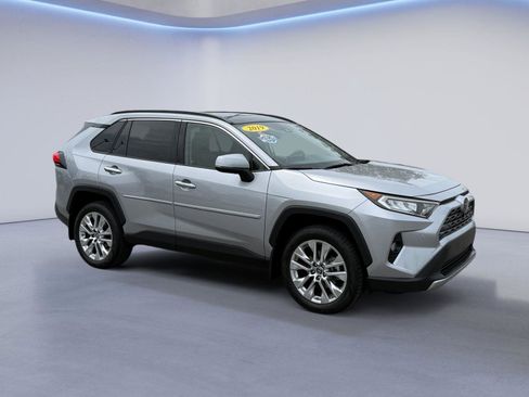 Used 2019 Toyota RAV4 Limited FWD image 1